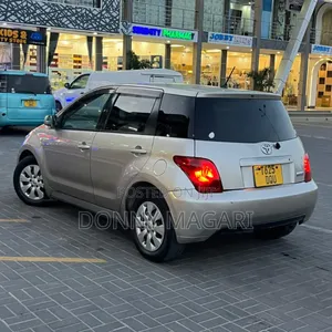 Toyota IST 2004 Silver