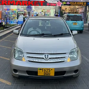 Toyota IST 2004 Silver