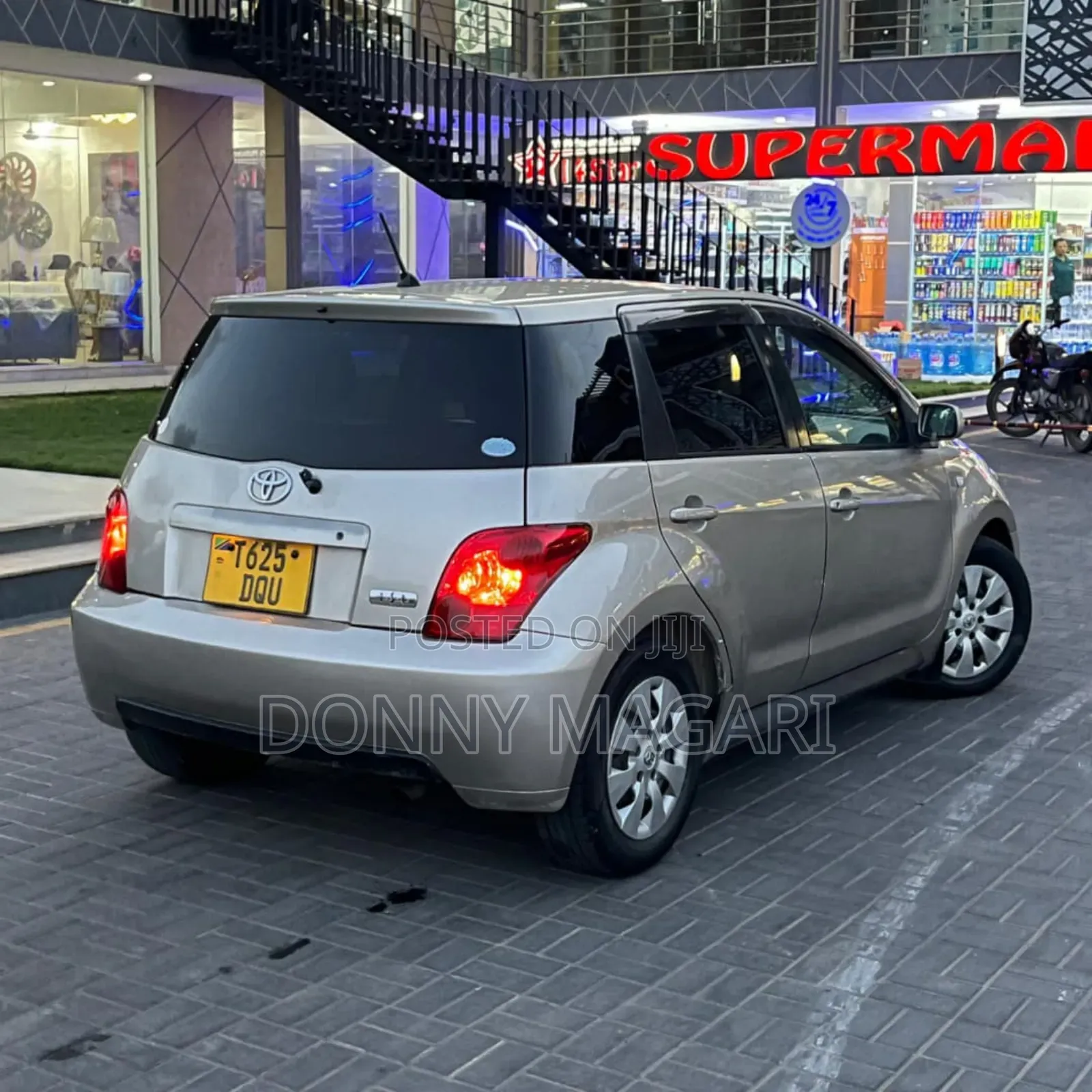 Toyota IST 2004 Silver