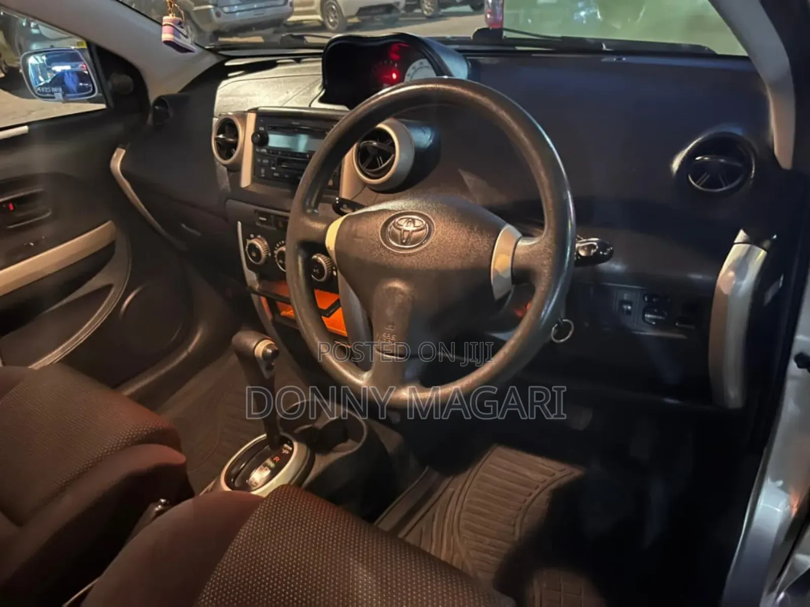 Toyota IST 2004 Silver