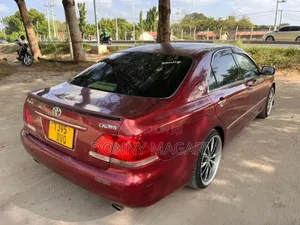 Toyota Crown 2006 Maroon