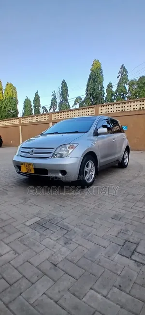 Toyota IST 2004 Silver