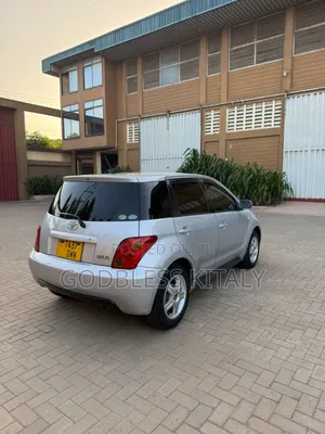 Toyota IST 2004 Silver
