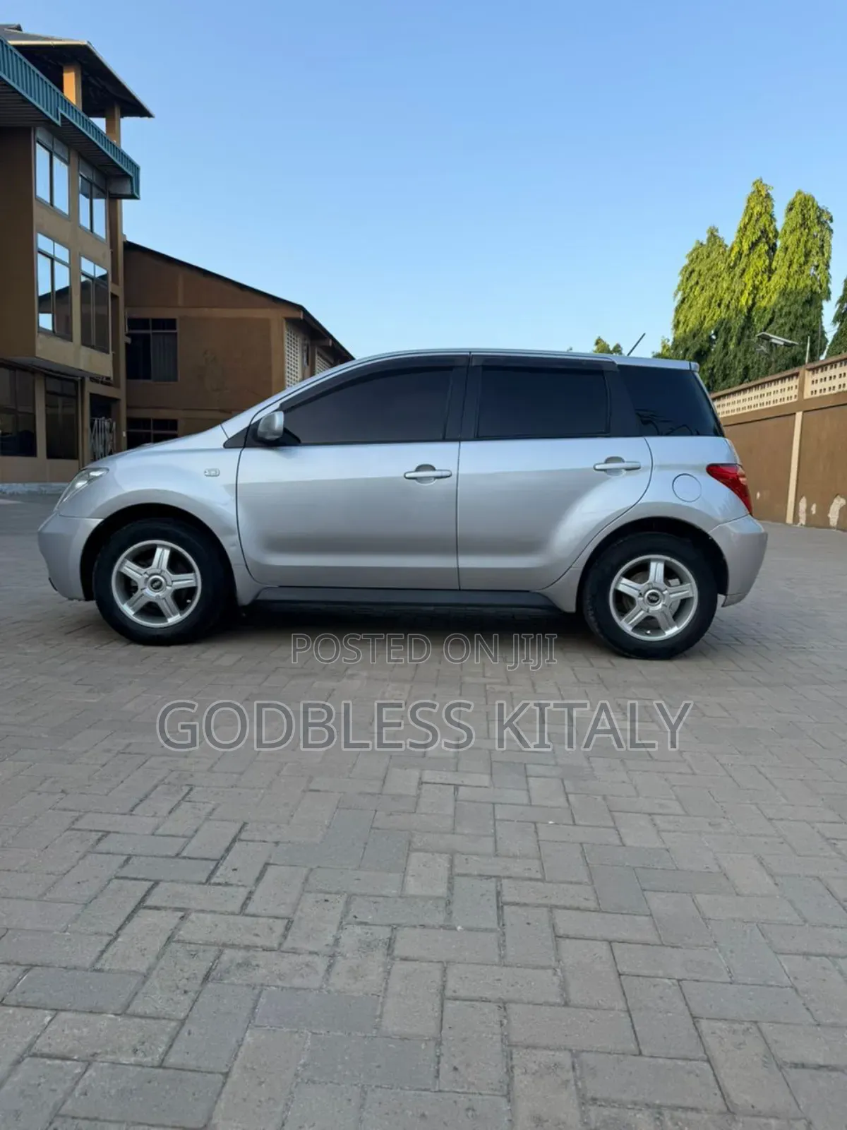 Toyota IST 2004 Silver