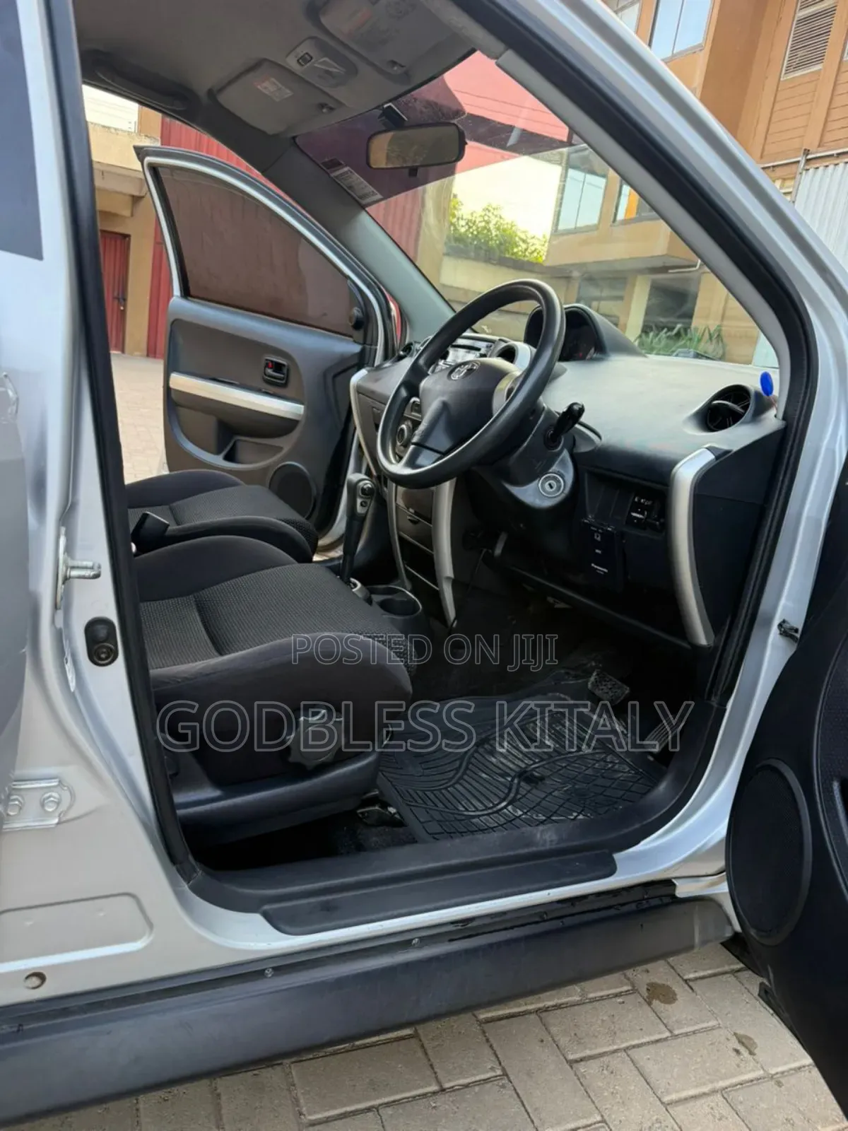 Toyota IST 2004 Silver