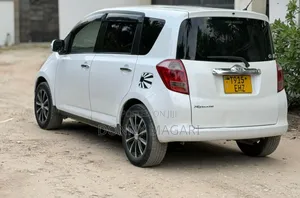 Toyota Ractis 1.3 FWD 2008 White