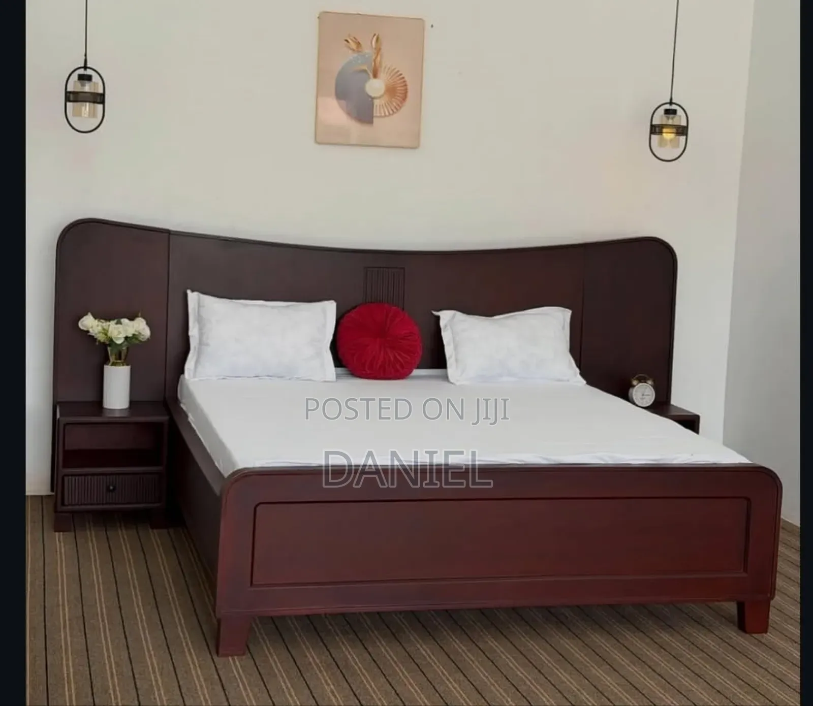 Kitanda 5*6 Full Mbao Na Bedside Mbili Na Godoro