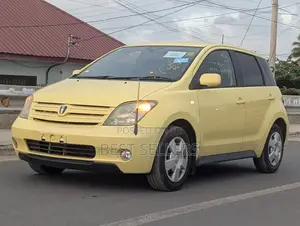 Toyota IST 2003 Yellow