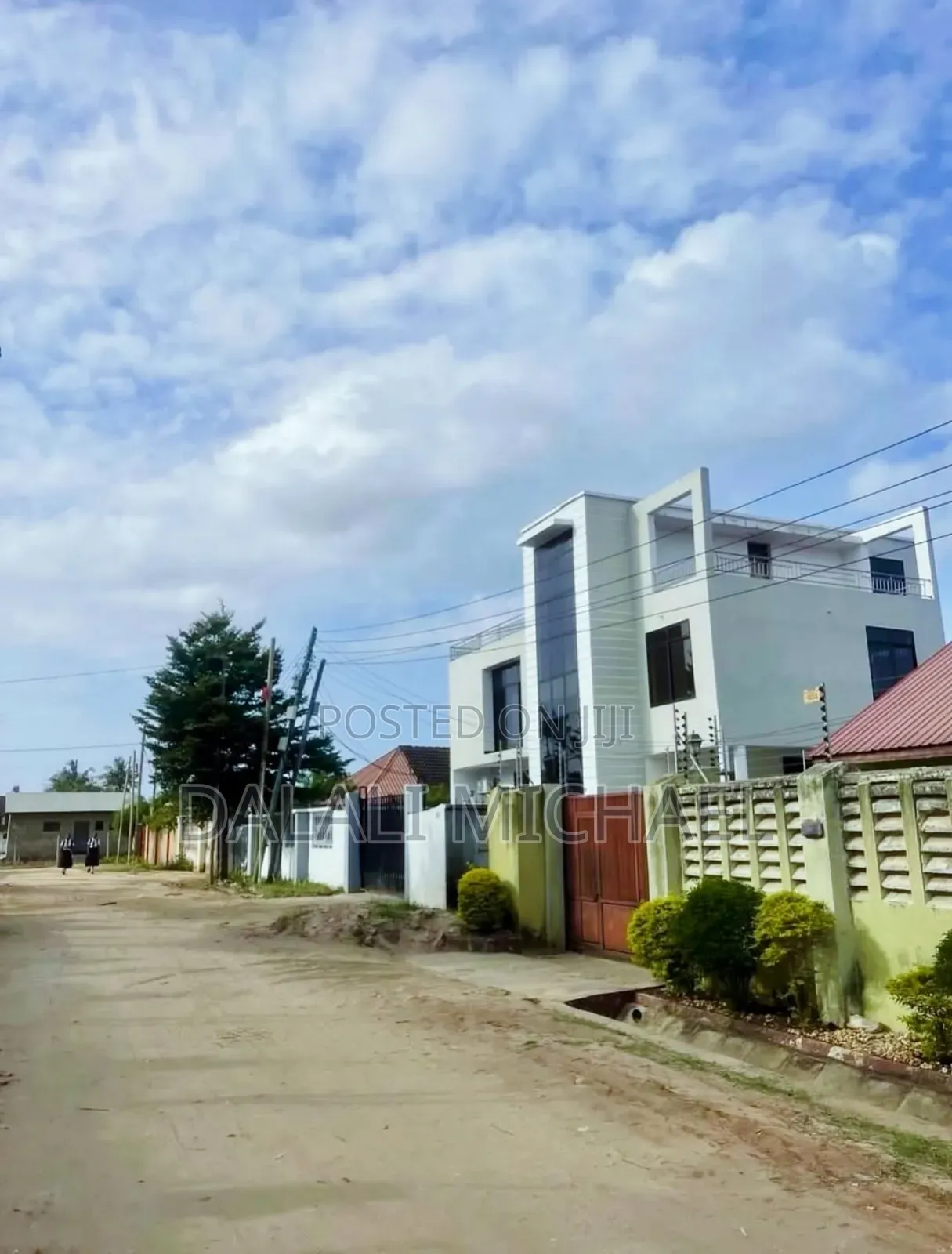 6bdrm House in Mbezibeach for sale