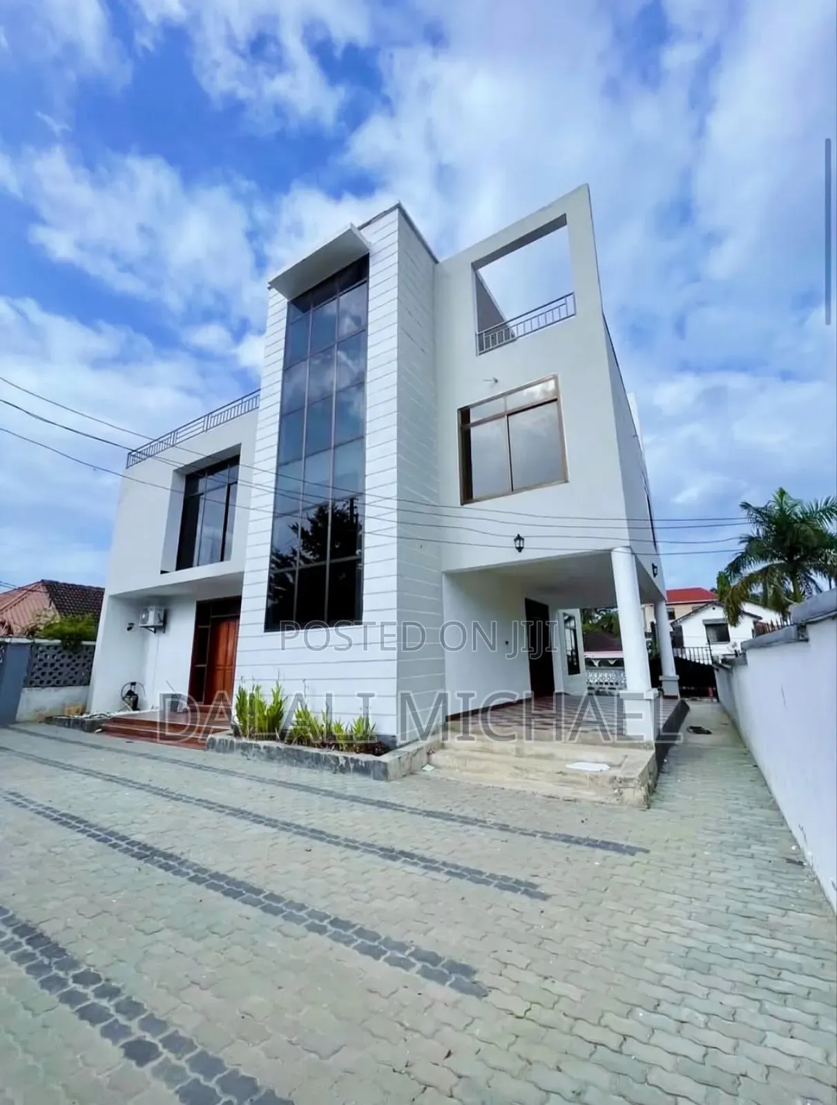 6bdrm House in Mbezibeach for sale
