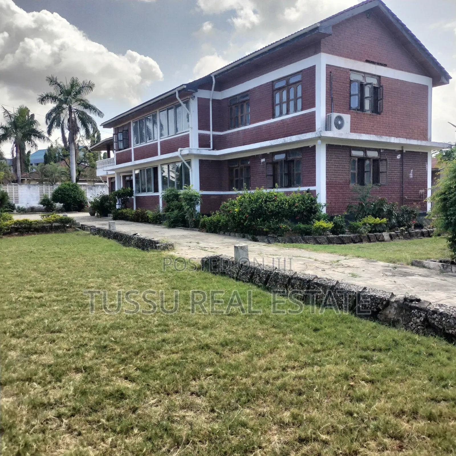 7bdrm House in Mbezibeach Kwa for sale