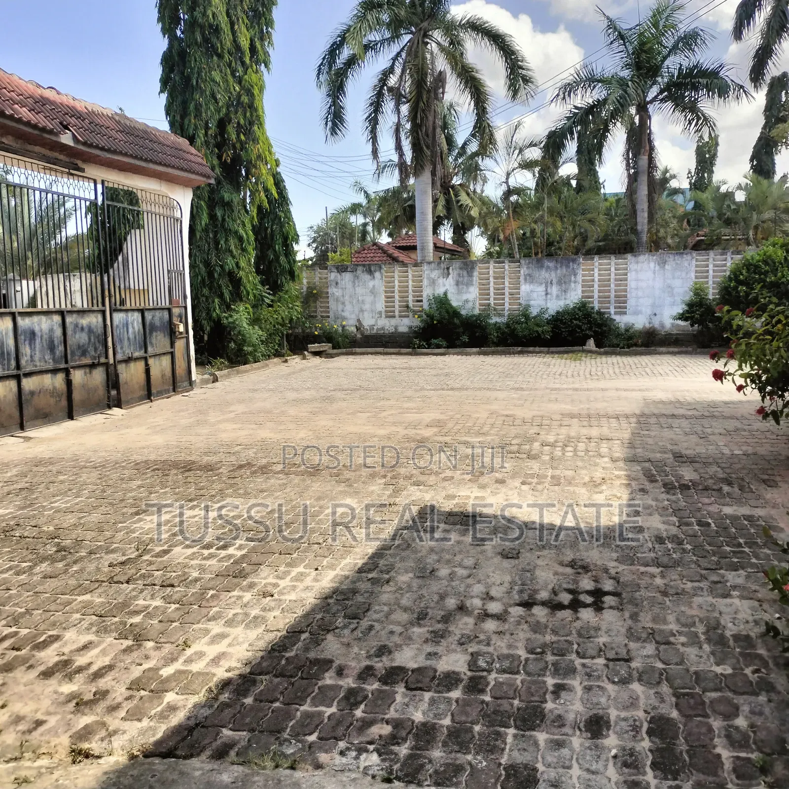 7bdrm House in Mbezibeach Kwa for sale
