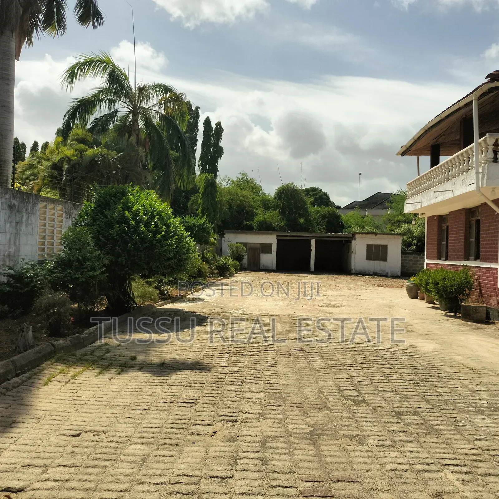 7bdrm House in Mbezibeach Kwa for sale