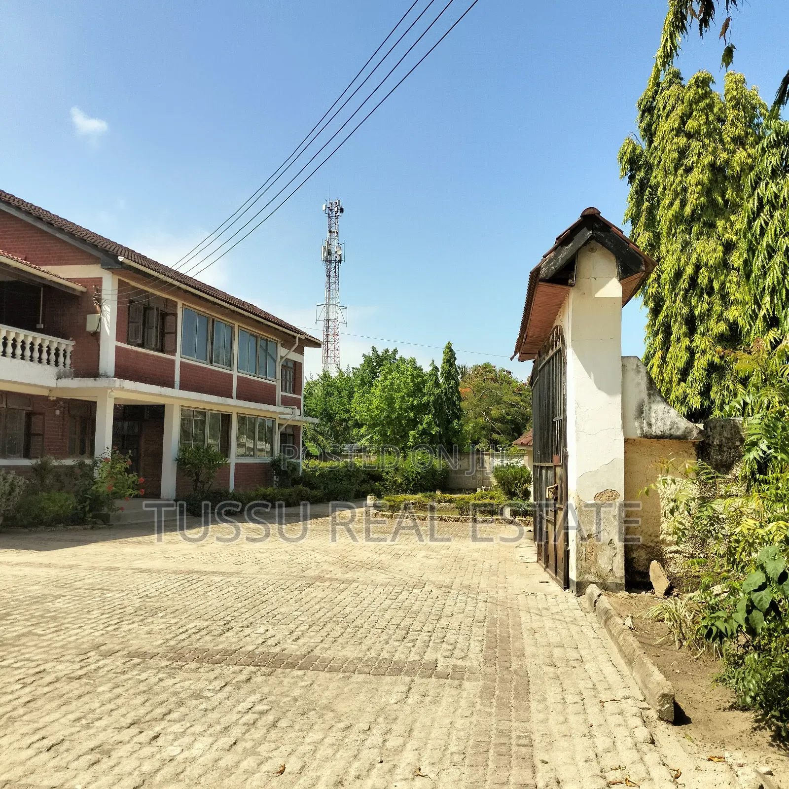 7bdrm House in Mbezibeach Kwa for sale
