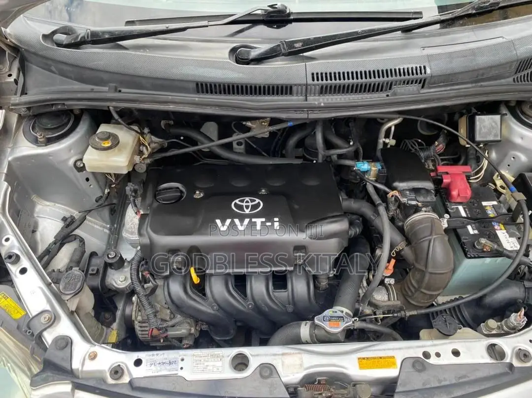 Toyota IST 2004 Silver