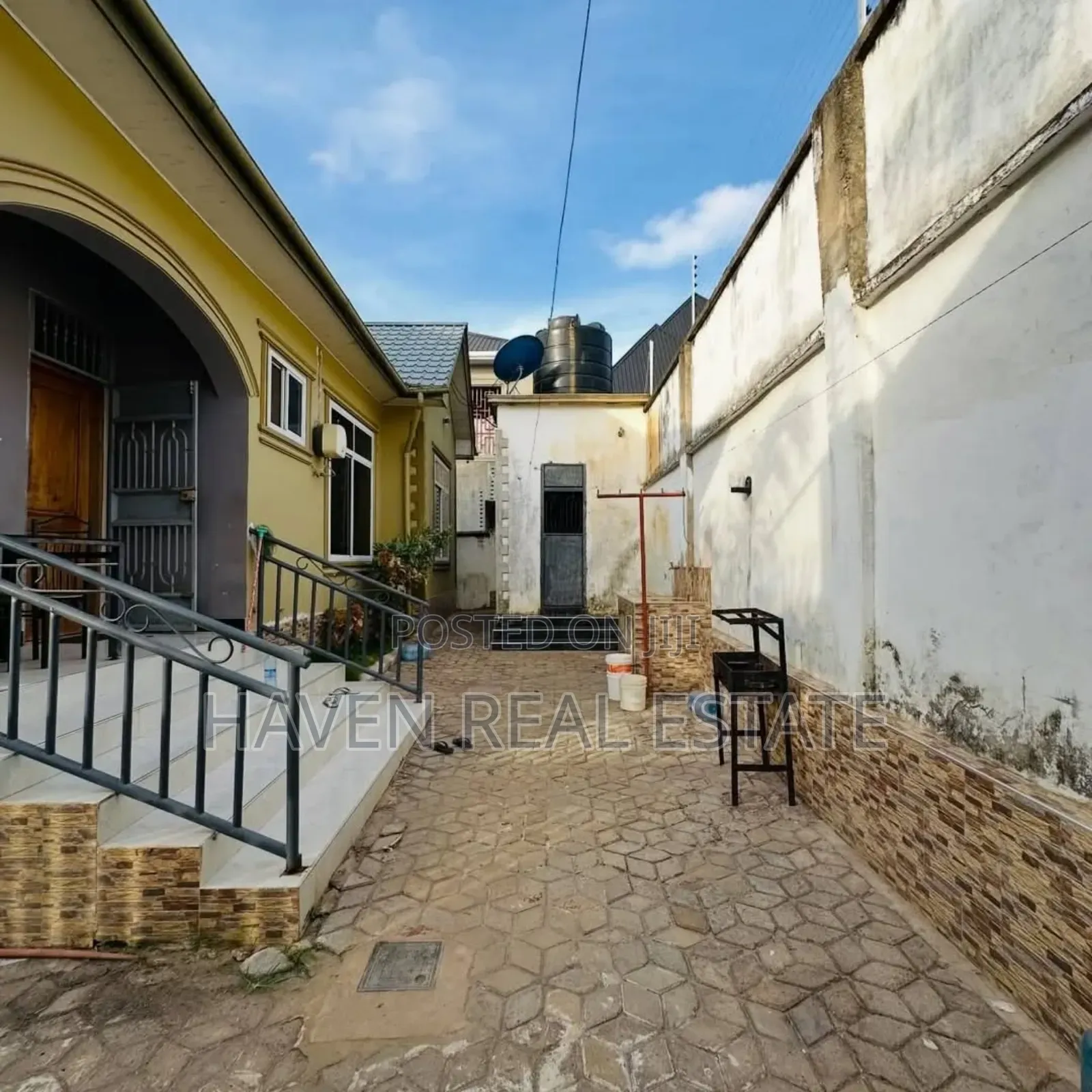 6bdrm House in Kinyerezi for sale