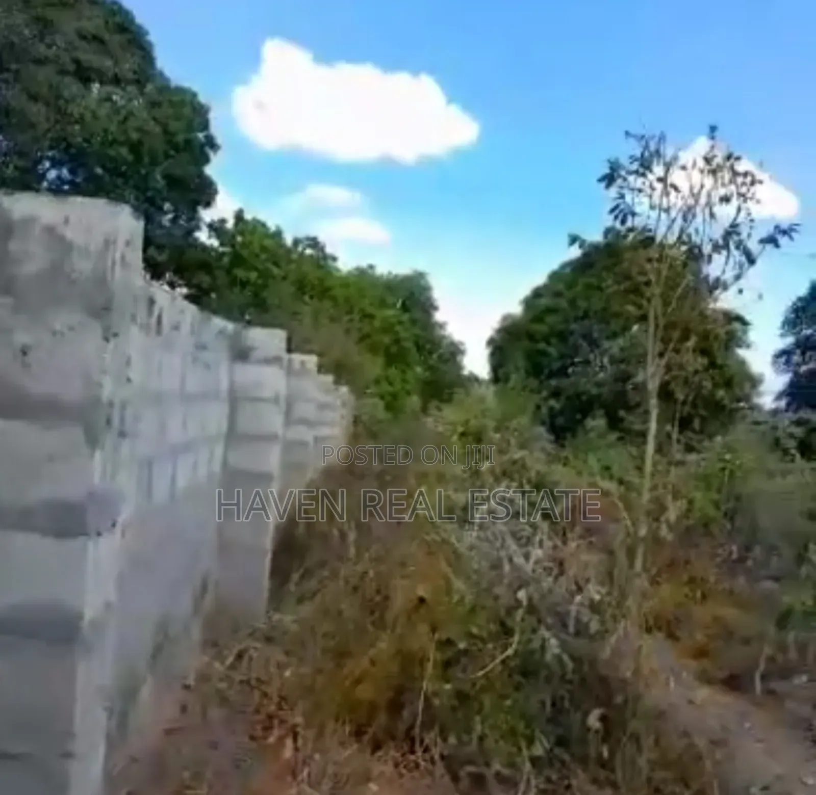 *Eneo La Ekari 3 Zenye Fence Linauzwa Msanga Zalala, Chanika*