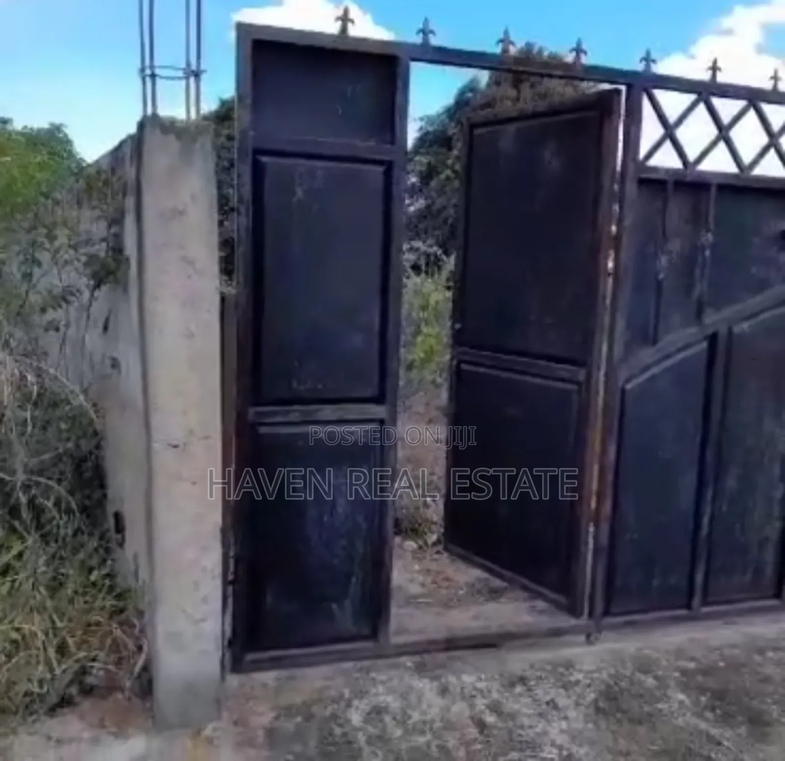 *Eneo La Ekari 3 Zenye Fence Linauzwa Msanga Zalala, Chanika*