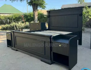 Kitanda Cha Mbao 5*6 Pamoja Na Bedside Zake Zote Mbili