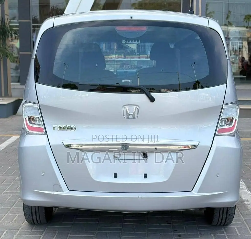 Honda Freed 2013 Silver