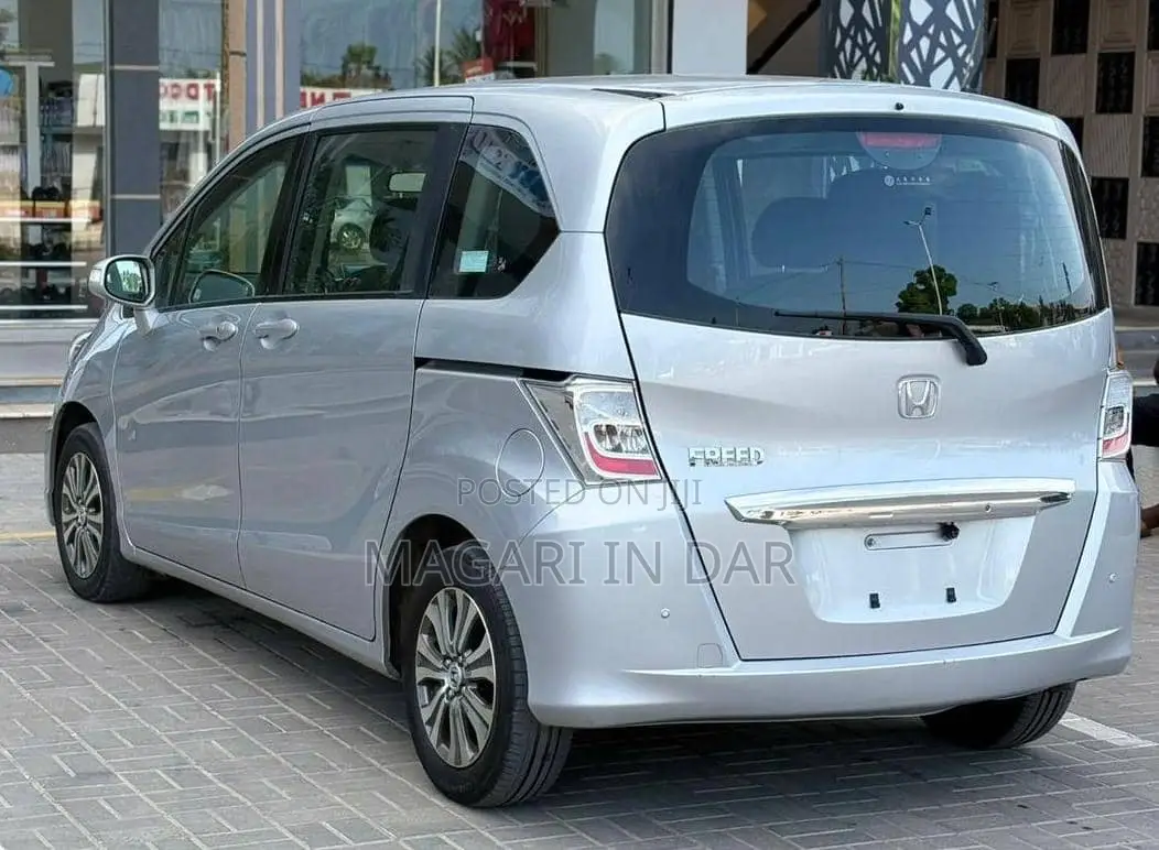 Honda Freed 2013 Silver