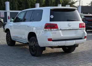 Toyota Land Cruiser 2021 White