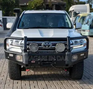 Toyota Land Cruiser 2021 White