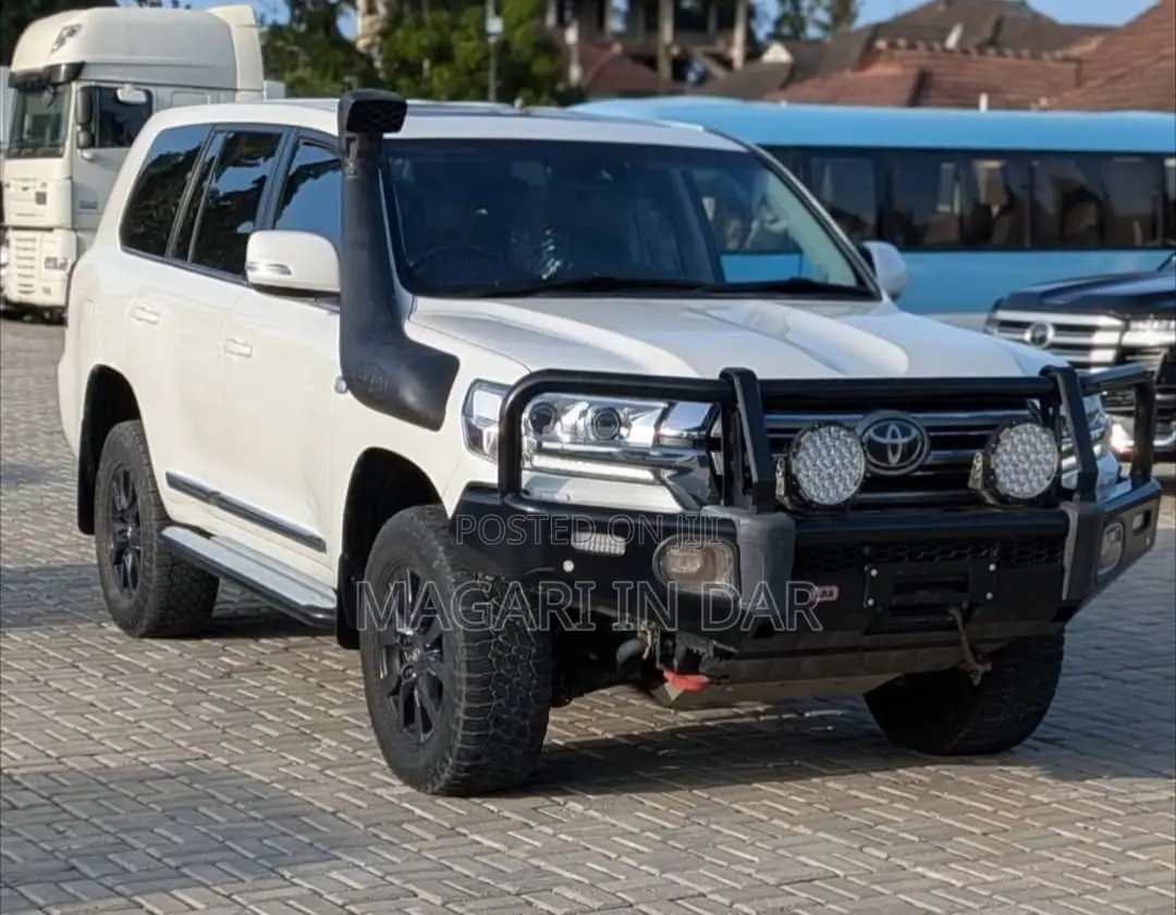 Toyota Land Cruiser 2021 White