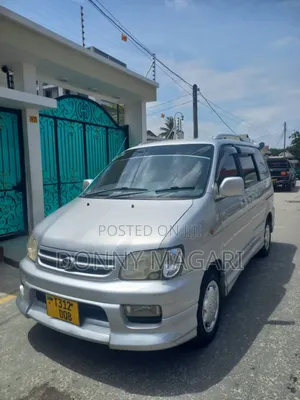 Toyota Noah 2002 Silver