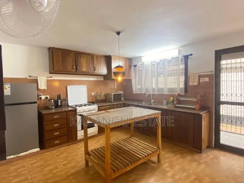 Furnished 4bdrm House in Ada Estate for rent