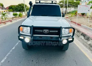 Toyota Land Cruiser 2022 White