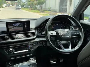 Audi Q5 2018 Black
