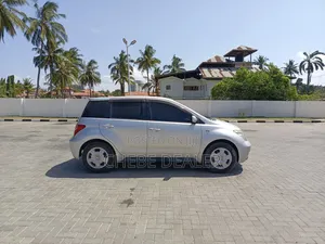Toyota IST 2004 Silver