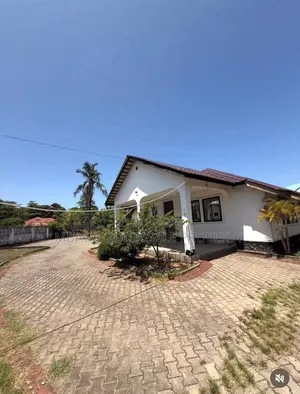 5bdrm House in Oyster Bay for rent
