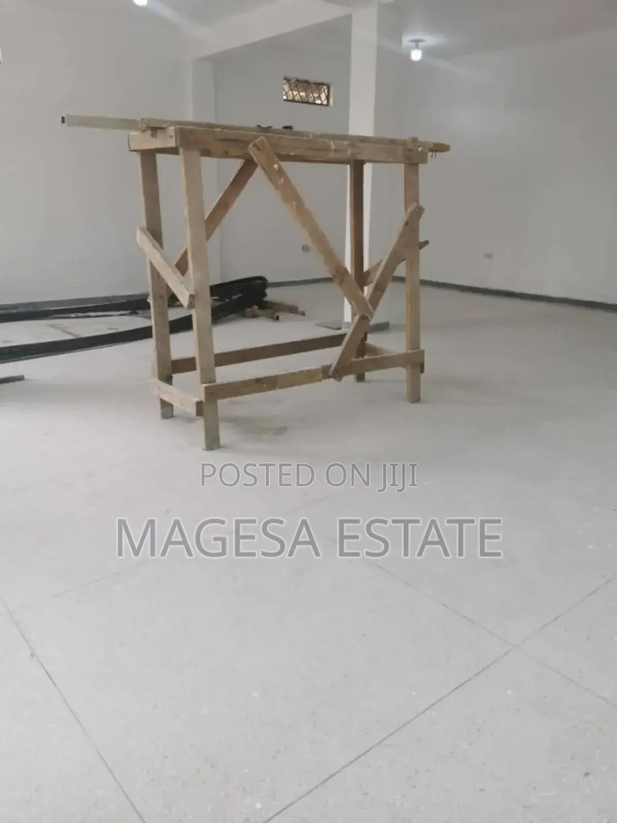 Godaun Inapangishwa (Warehouse for Rent)