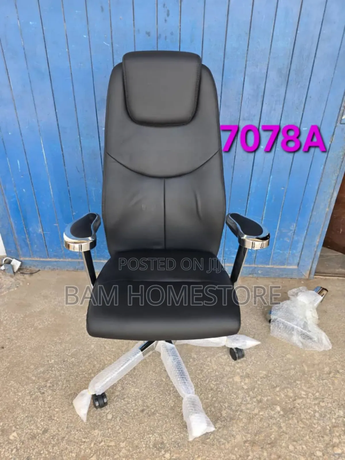 Executive High-Back Swivel Office Chair Boss Chair With Headrest