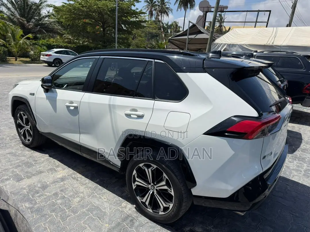 Toyota RAV4 2024 White
