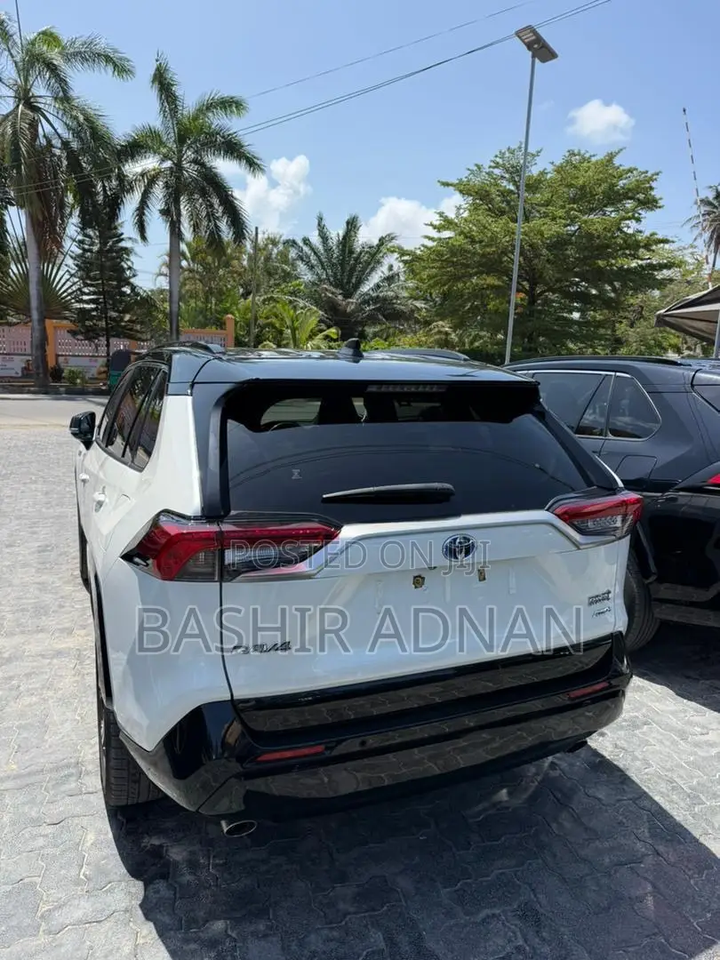 Toyota RAV4 2024 White