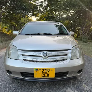 Toyota IST 2004 Gold