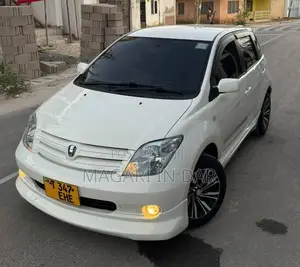 Toyota IST 2004 White