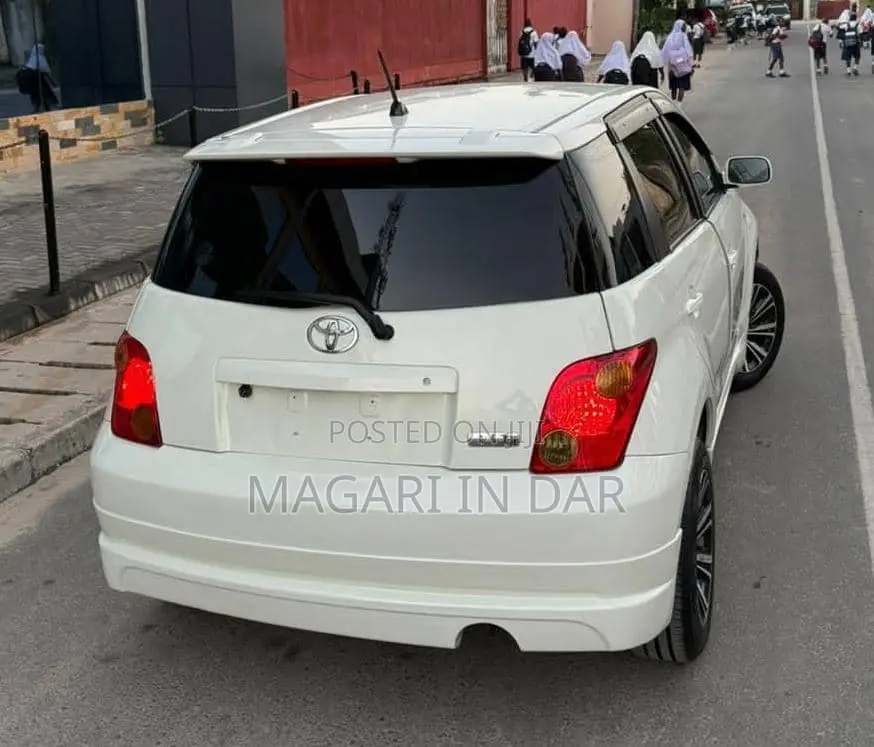 Toyota IST 2004 White