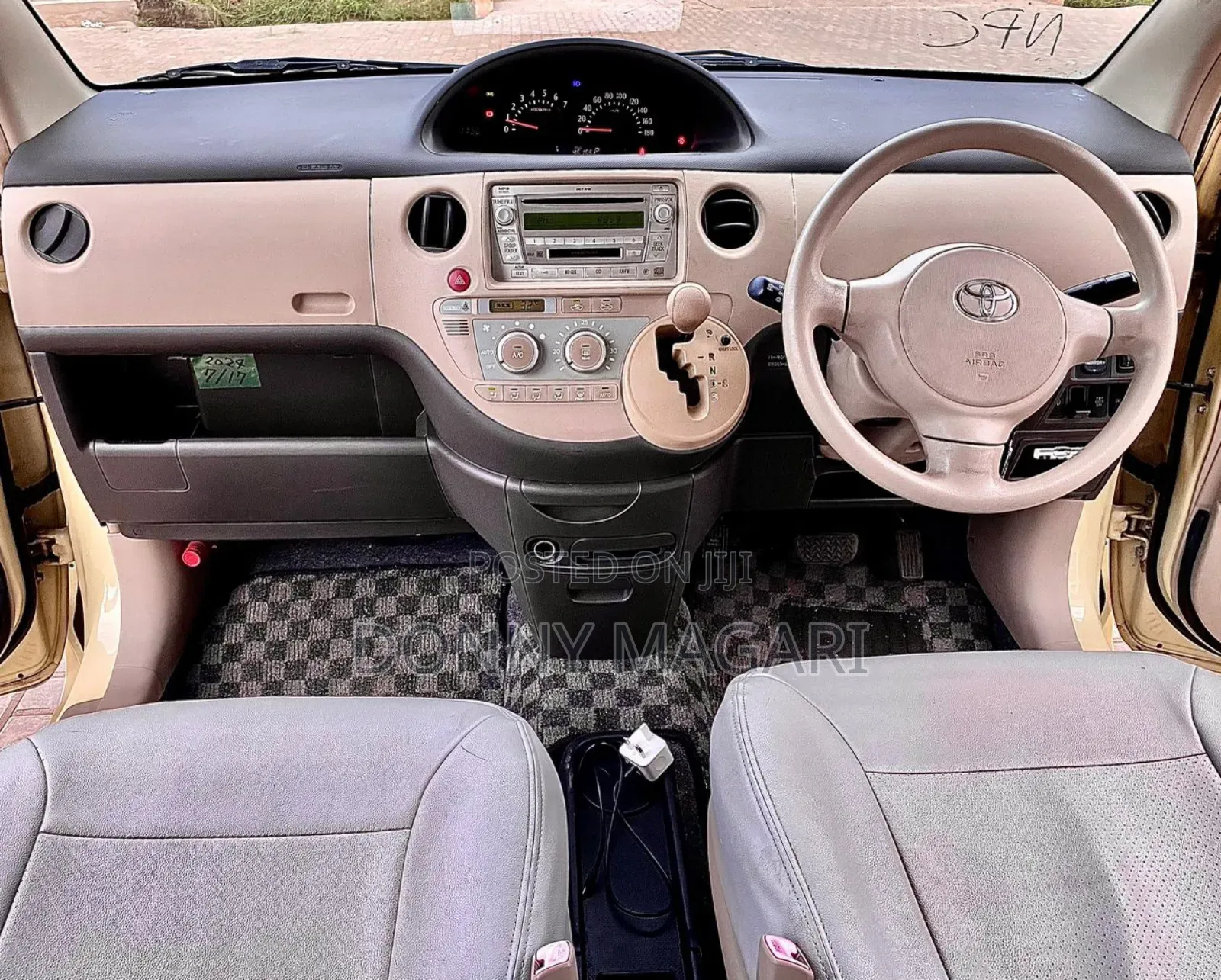Toyota Sienta 1.5 AWD 2004 Yellow