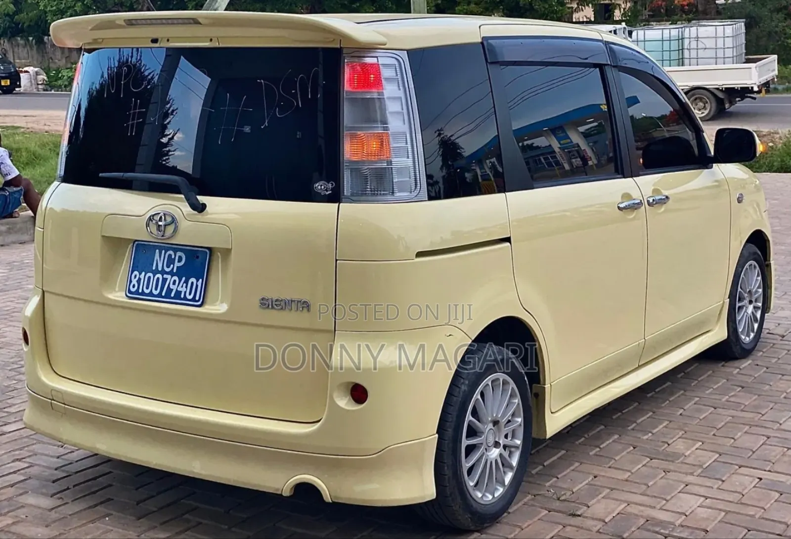 Toyota Sienta 1.5 AWD 2004 Yellow