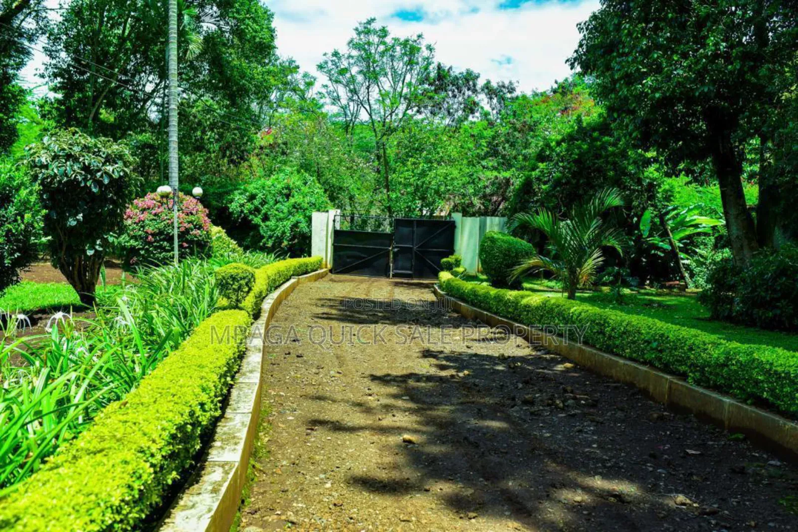 Plot With 3 Bed Room House for Sale at Arusha Njiro Kanisani SQM 8600