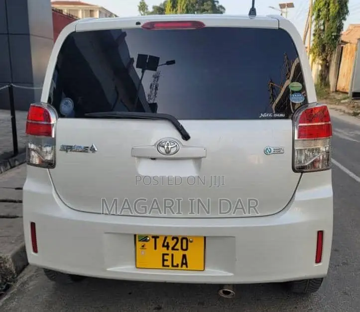 Toyota Spade 2012 White