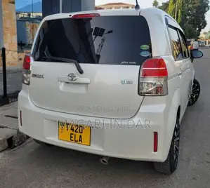Toyota Spade 2012 White