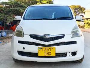 Toyota Ractis 2006 White