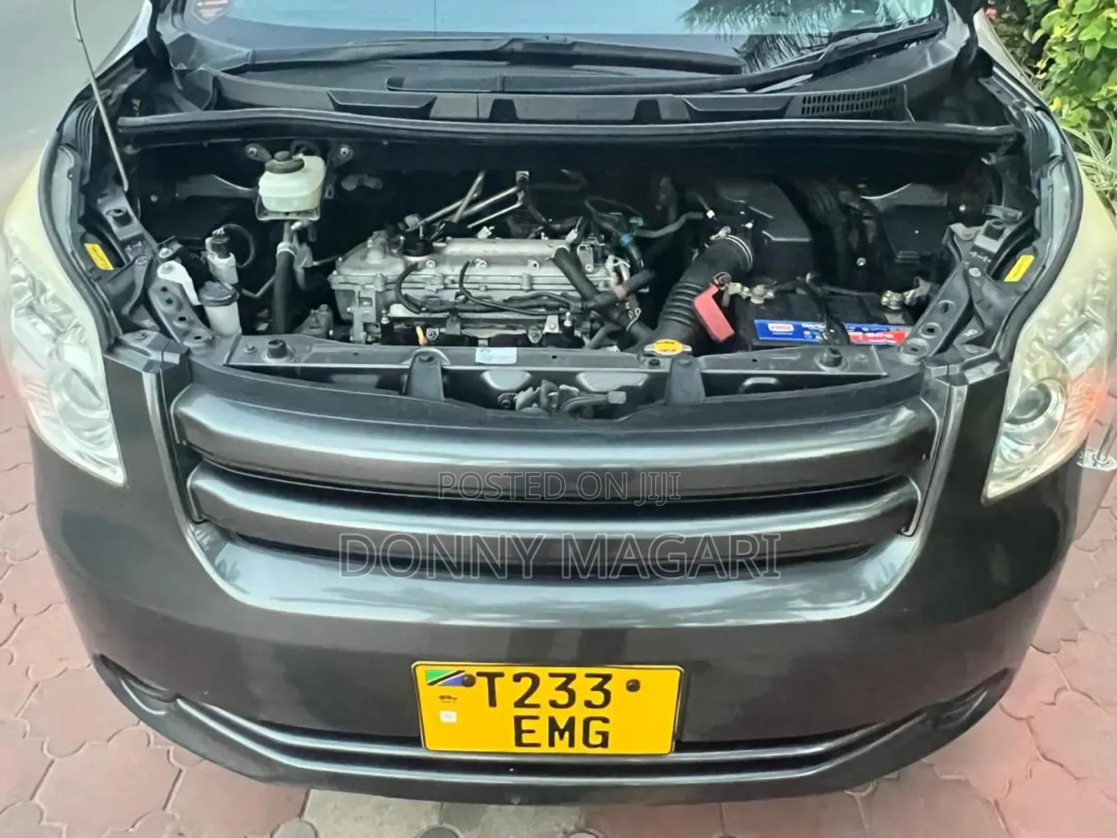 Toyota Noah 2.0 143hp AWD (7 Seater) 2010 Gray