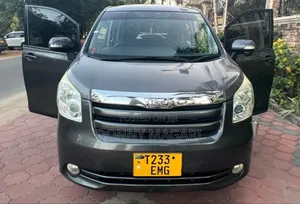Toyota Noah 2.0 143hp AWD (7 Seater) 2010 Gray