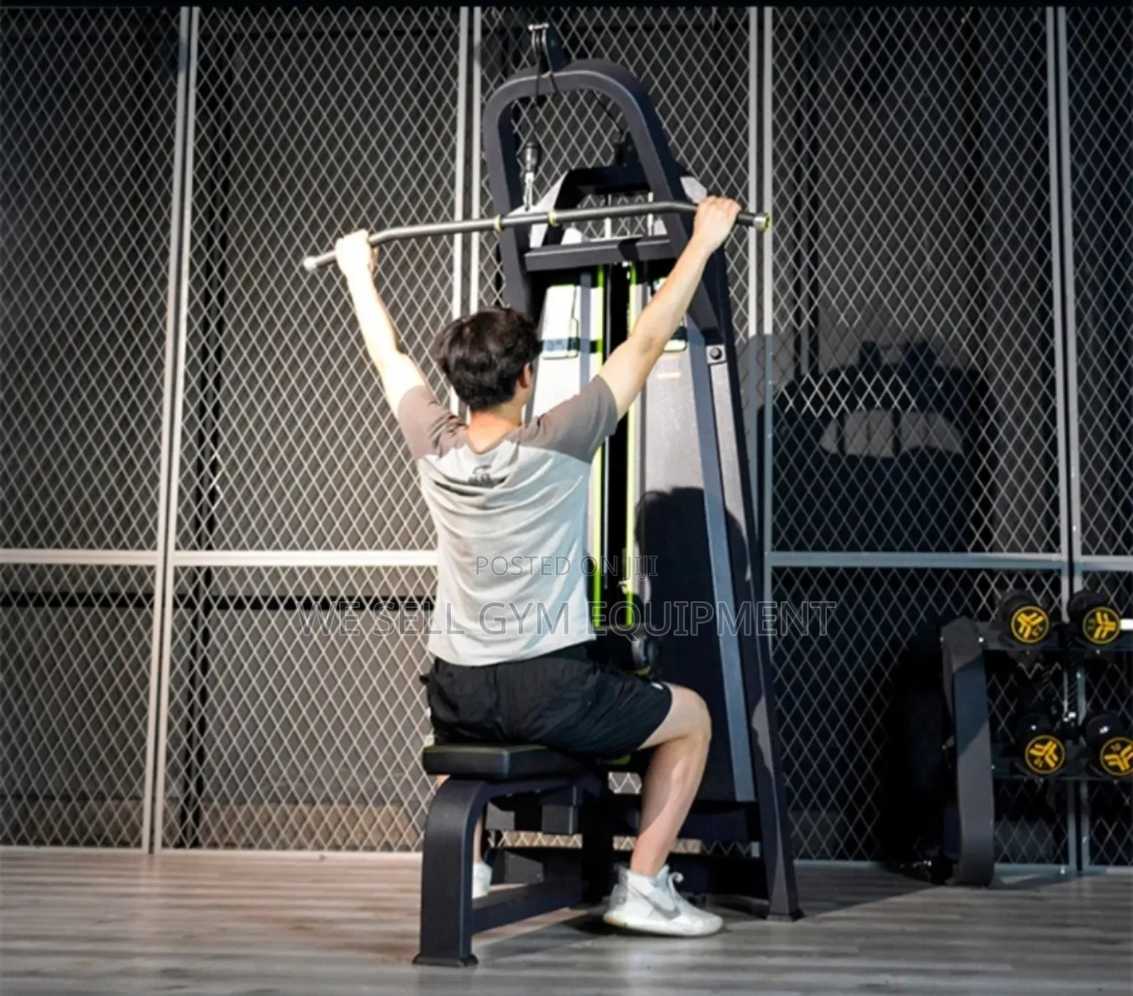 Lat Pulldown Machine